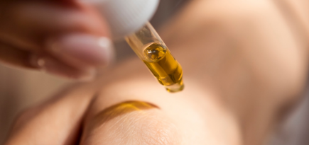 Косметика с кислотами летом: можно или нет?