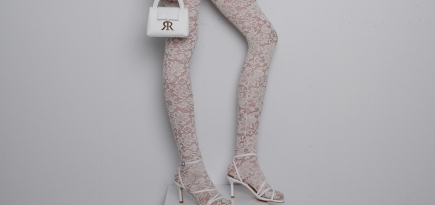 С принтом, вырезами и кристаллами. 15 «неправильных» колготок, чтобы встретить весну