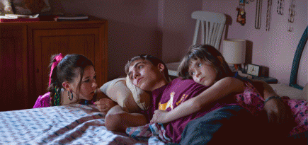 Непрофессиональные актеры, чеховский муд и лето в разгаре: 5 причин смотреть фильм «Земля Алькаррас»