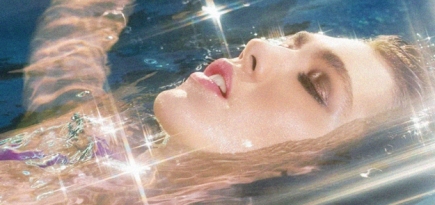 Нужно ли летом использовать водостойкую косметику