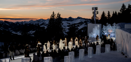 Бренд Guess провел показ в горах Швейцарии