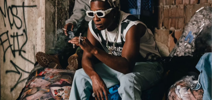 Дизайн-студия A$AP Rocky представила диван из мусорных мешков