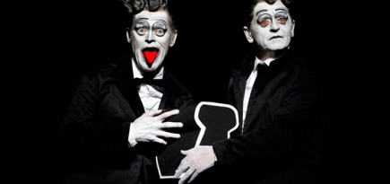 Михаил Барышников и Уиллем Дефо в спектакле \"Старуха\" по Даниилу Хармсу