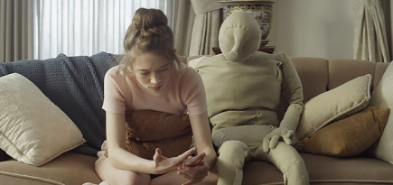 Странные танцы в клипе на композицию Tesla Boy Nothing