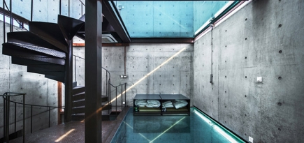 \"Вертикальный стеклянный дом\" в Шанхае