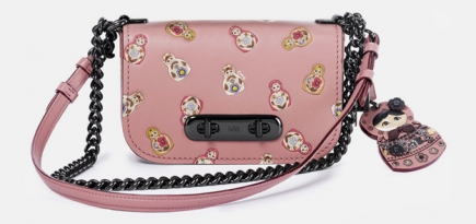 Coach выпустил сумку с матрешками специально для России