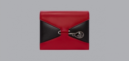 В Москве можно купить Pin Bag от Alexander McQueen