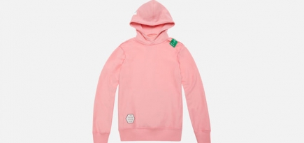 Helmut Lang и британский современный художник выпустили розовые худи «с секретом»