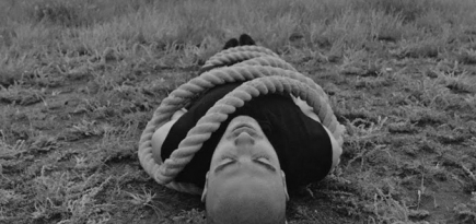 Рэпер Хаски выпустил черно-белое видео на трек «Поэма о Родине»