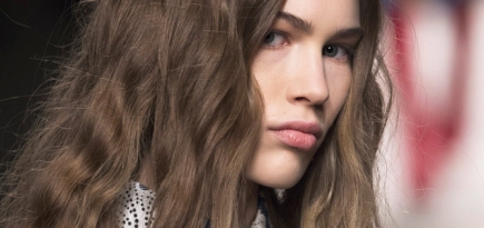 Особенности ухода за кудрявыми волосами