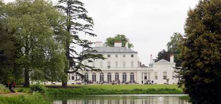 Меган Маркл и принц Гарри официально покинули Кенсингтонский дворец
