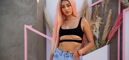 Цветные косички, блёстки на лбу и другие бьюти-тенденции с Coachella