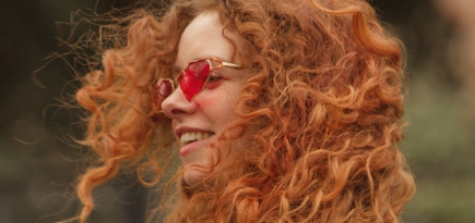 Походный плащ и неоновые перчатки: что носят на Неделе моды в Париже. Часть пятая