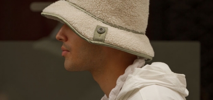 Панамы и карго: что носят гости Недели мужской моды в Париже