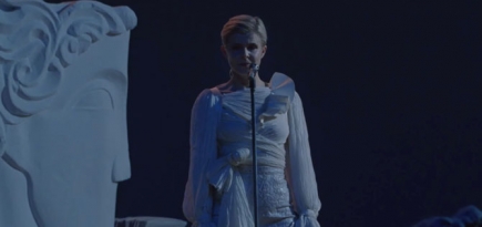 Николя Гескьер создал костюм для нового видео Робин «Ever Again»