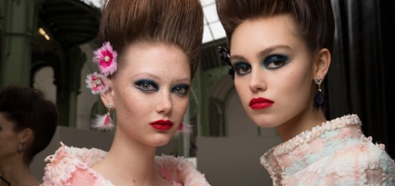 Как повторить сине-зеленые смоки с показа Chanel