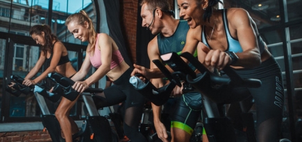 До 1 000 калорий за час и тренировка всех мышц: 15 вопросов о сайклинге