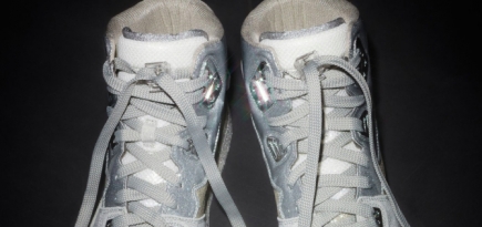 Acne Studios выпустил баскетбольные кроссовки в блестках