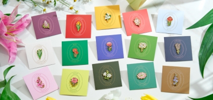 Heart of Moscow выпустил значки с розой, лилией и другими любимыми цветами москвичей