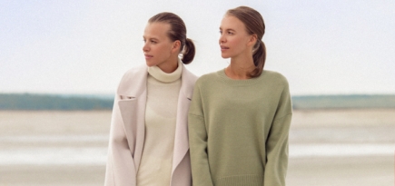 12Storeez выпустил августовскую капсулу с пальто из мериносовой шерсти и трикотажными платьями