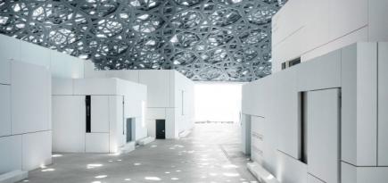 Лувр Абу-Даби сделал арт-проект с Уиллемом Дефо и Шарлоттой Генсбур