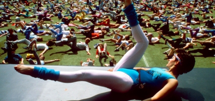 Apple выпустит сериал о повальном увлечении аэробикой в 1980-е годы