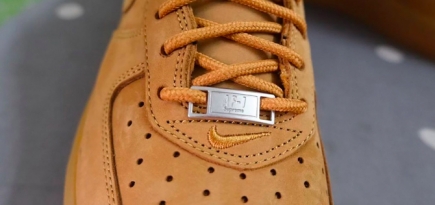 В инстаграме появились фото и видео с кроссовками Air Force 1 из коллаборации Nike и Supreme