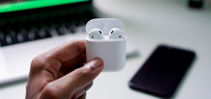Владельцы AirPods смогут переключать треки щелчком языка или покачиванием головы