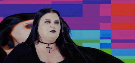 Alyona Alyona борется с хулиганами в видео на трек «Булiнг»