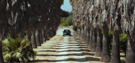 Лука Гуаданьино снял короткометражный фильм о новом автомобиле Aston Martin