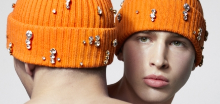 Рикардо Тиши выпустил шапки с кристаллами для Burberry B Series