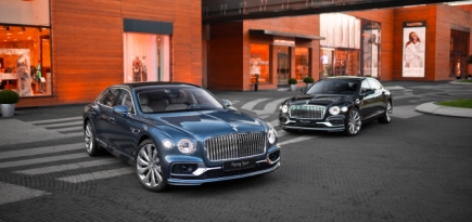 В Москве появился новый автомобиль Bentley Flying Spur