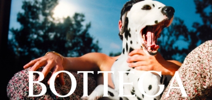 В новой кампании Bottega Veneta снялись далматинец и попугай