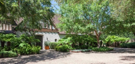 Дом, в котором жили Дженнифер Энистон и Брэд Питт, выставлен на продажу