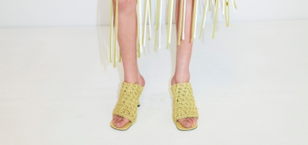 Diet Prada сравнил обувь из новой коллекции Bottega Veneta с лапшой быстрого приготовления