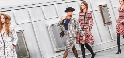 Парижская комедиантка выскочила на подиум в финале показа Chanel