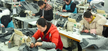 Китай уличили в использовании принудительного труда на производстве Google, Apple, Mercedes и других брендов