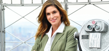 Синди Кроуфорд поделилась архивным снимком в бикини