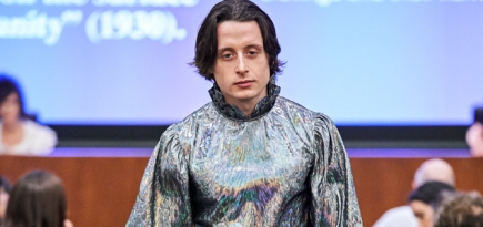 Младший брат Маколея Калкина принял участие в показе Batsheva