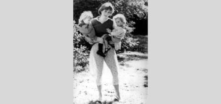 Эмма Коррин из «Короны» повторила образ принцессы Дианы с полупрозрачной юбкой