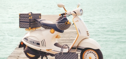 Dior и Vespa выпустили коллаборацию