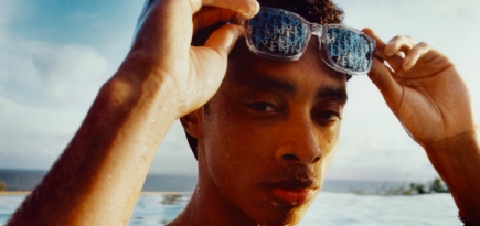 Ким Джонс выпустил очки с узором Oblique на линзах для пляжной капсулы Dior