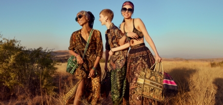 Модели позируют на фоне африканских пейзажей в кампании капсульной коллекции Dior