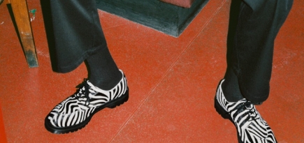 Supreme и Dr. Martens выпустили ботинки с рисунком «под зебру»