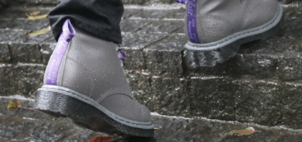 Dr. Martens и The North Face выпустили ботинки с фиолетовыми шнурками