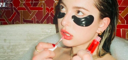 Дочь Стива Джобса снялась в праздничной кампании Glossier