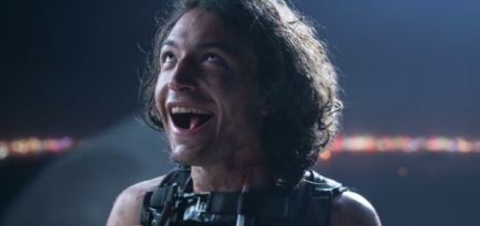 Эзра Миллер сыграл пироманьяка в сериале «Противостояние» по Стивену Кингу