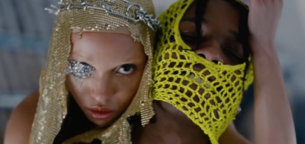 A$AP Rocky и FKA Twigs угоняют автомобиль в видео на трек «Fukk Sleep»