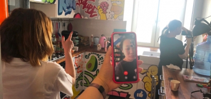 Ян Гэ работает над сериалом о самоизоляции «Выйти нельзя остаться»