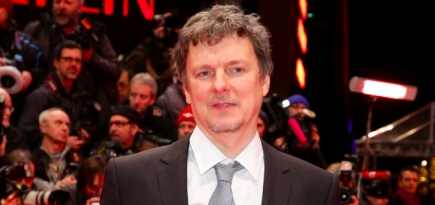 Мишель Гондри экранизирует роман о любовном треугольнике между мужчиной, женщиной и черной дырой